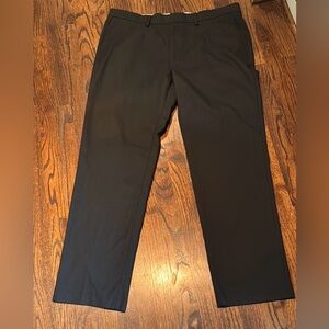 Men’s Haggar Tailored Fit black dress pants. Size 38x32. Excellent!
